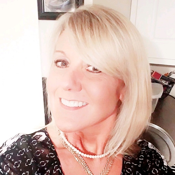 Profile Picture of Kimberly Selsor (@kimselsor) on Poshmark