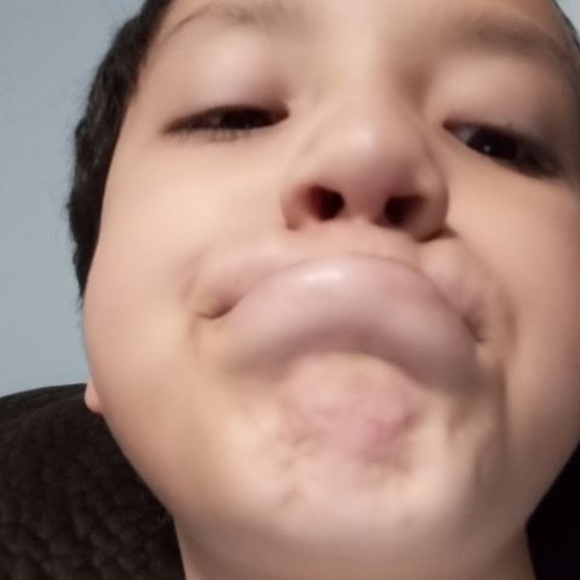 Profile Picture of Omar Bolanos (@oh_maggy) on Poshmark