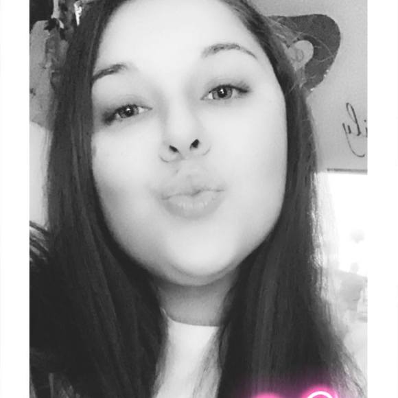 Profile Picture of Emma Reader (@ereader487) on Poshmark