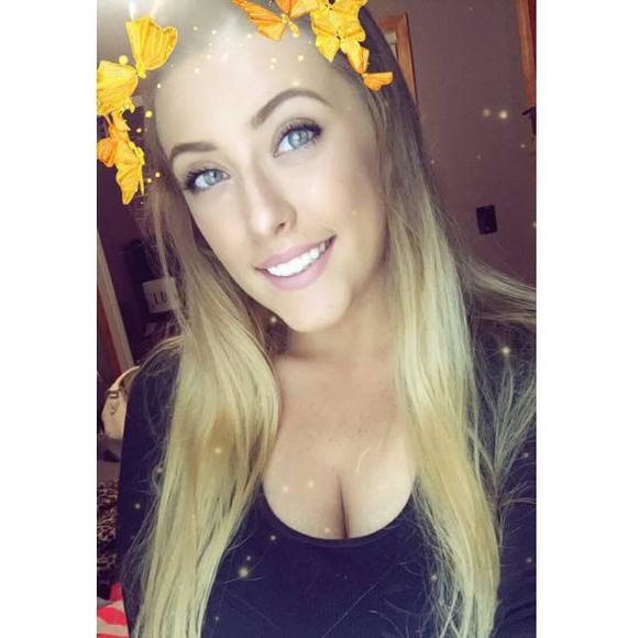 Profile Picture of Jess Hughes (@jesshughes9096) on Poshmark