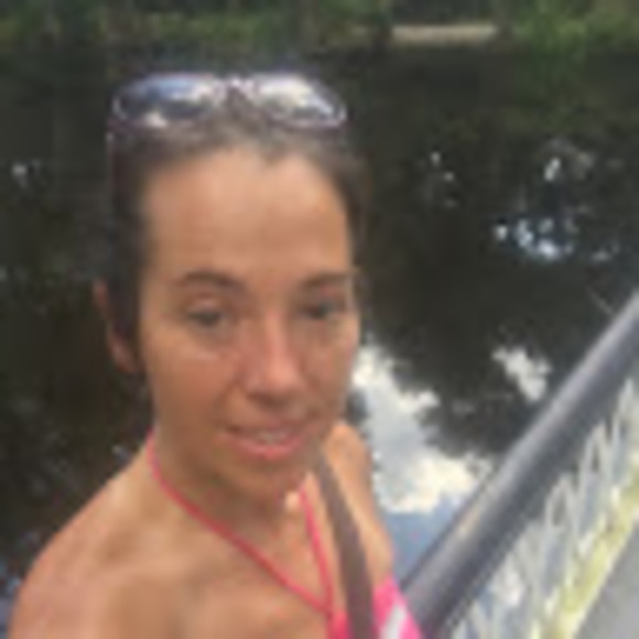 Profile Picture of Melody Wade (@melodywade975) on Poshmark