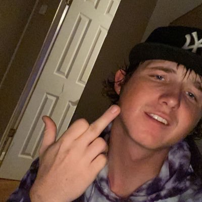 Profile Picture of Erbasin (@bryantbarnes13) on Twitter