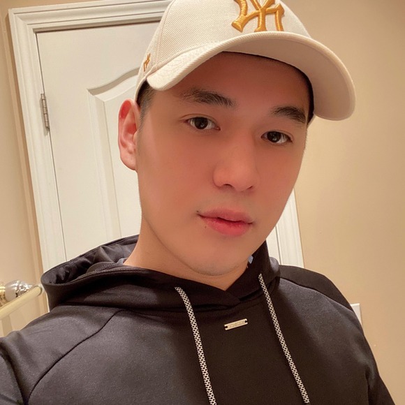 Profile Picture of Bảo Bảo (@canmotcaiten140) on Poshmark