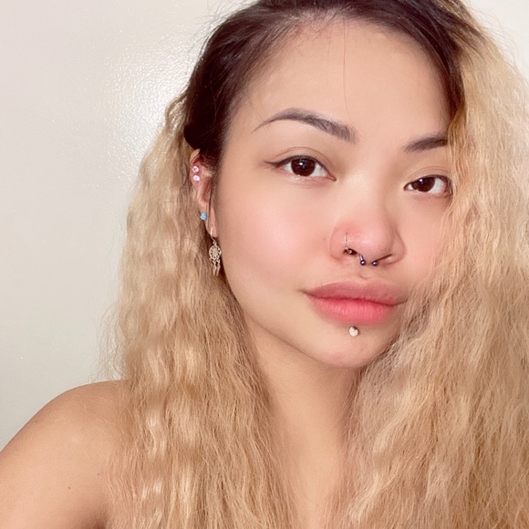 Profile Picture of Veronica Nguyễn (@sammynguyen0907) on Poshmark