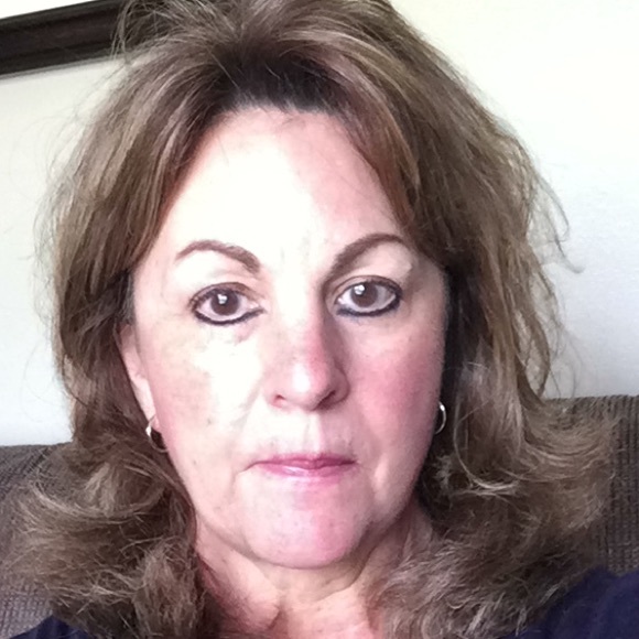 Profile Picture of Nancy Brown (@nancybrown932) on Poshmark