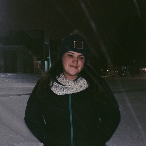 Profile Picture of Rebecca Rottger (@rebeccarottger) on Poshmark