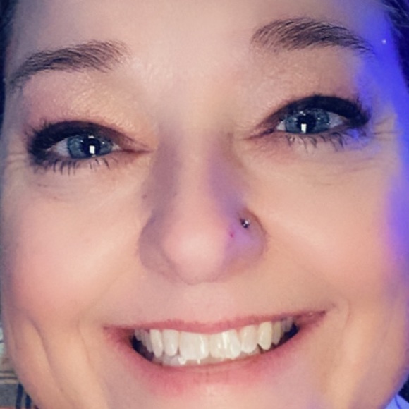 Profile Picture of Shirley Huffman (@shuffman1975) on Poshmark