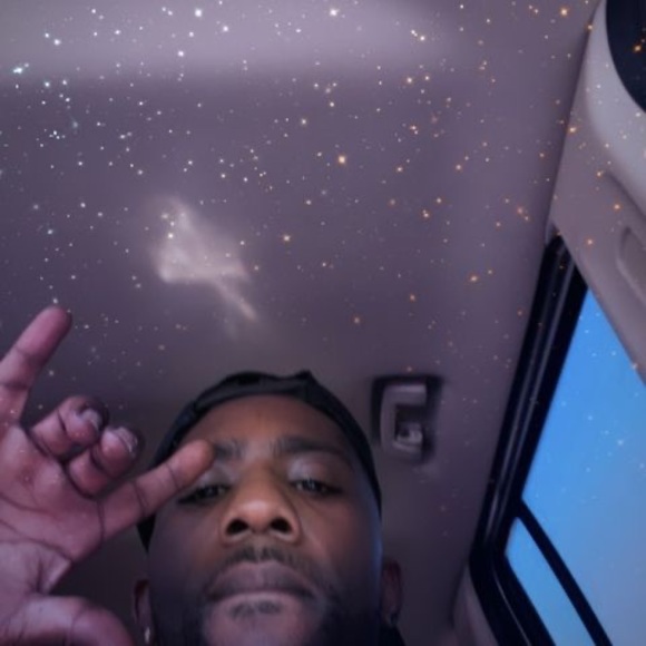 Profile Picture of Kwinn Kwinn (@kwinnkwinn) on Poshmark