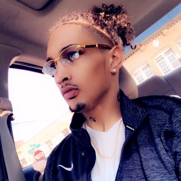 Profile Picture of Jawny Bravo (@jawny_bravo) on Poshmark