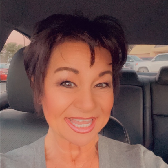 Profile Picture of Lorraine Holeman (@laholeman78) on Poshmark