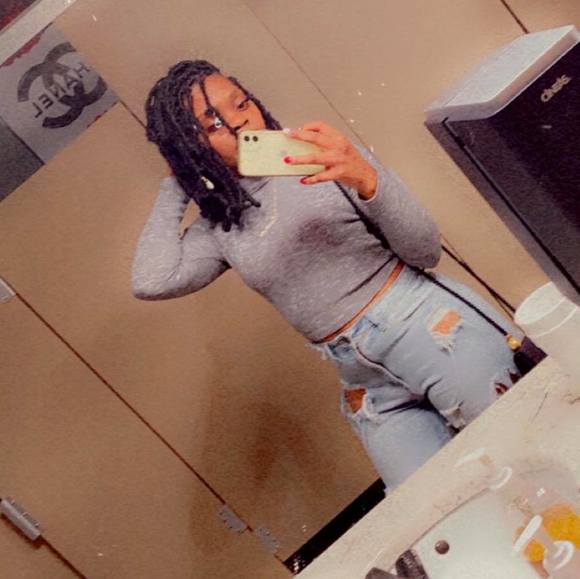 Shenelle Pantiere - Poshmark Profile Picture of Shenelle Pantiere (@mspantiere) on Poshmark