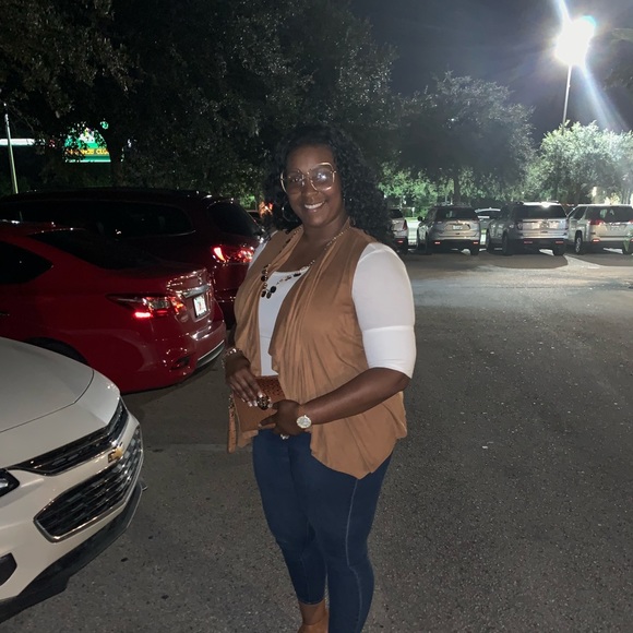 Mercedes Nicklow - Poshmark Profile Picture of Mercedes Nicklow (@mnicklow699) on Poshmark