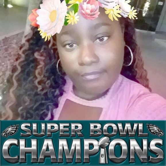 Profile Picture of Dominique Lonon (@domi8982) on Poshmark