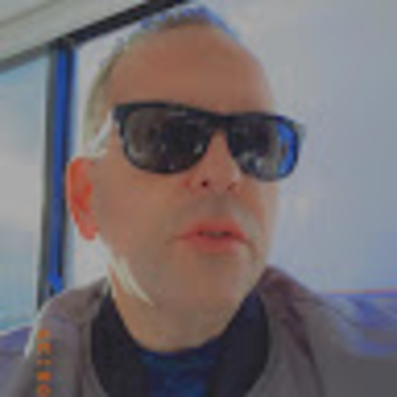 Profile Picture of Dennis Alexandre (@dennisalexandre) on Poshmark