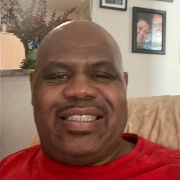 Profile Picture of Chris Bartee (@bigbartee) on Poshmark