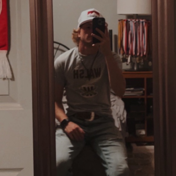 Profile Picture of Drew Mason (@drewm04) on Poshmark